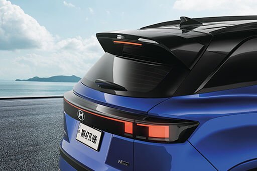 Sporty tailgate spoiler | Shark fin antenna
