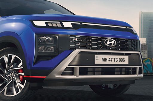 Quad beam LED headlamps with horizon LED positioning lamp & DRLs | Sporty black radiator grille