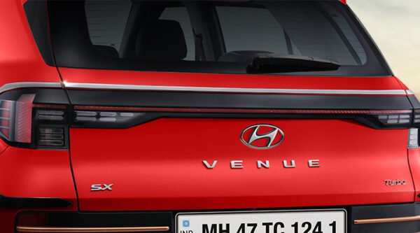 UPPER TRUNK LID GARNISH DARK CHROME